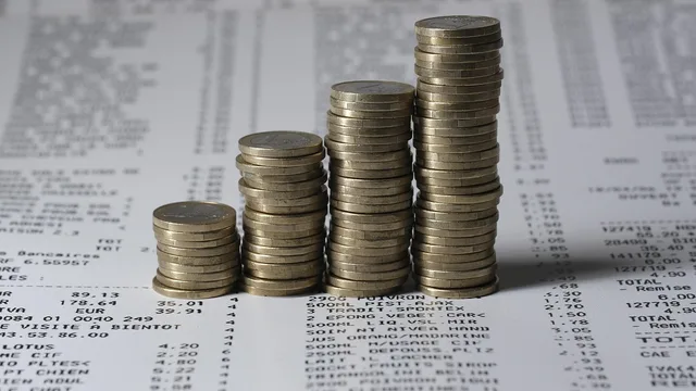 money, cash, coins, payment, debt, shopping, buy, online, retail, euro, economy, taxes, debt, debt, debt, debt, debt, taxes, taxes. Driftsbudget for erhvervsejendomme: sådan opbygges det