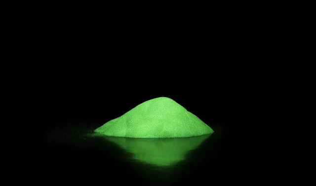 fosforescencia, pulver, lyset, grøn, stråling, glow-in-the-dark, phosphorescent, mørk. Energitiltag i erhvervsejendomme: krav, tilskud og besparelser